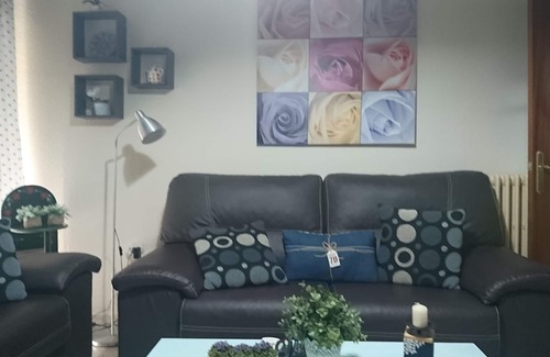 Norte Apartment | Budget-Friendly Granada Retreat for Families of 6