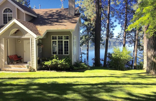 Harrison House | Discover Lake Life Bliss at Carlin Bay with Spa & Hot Tub