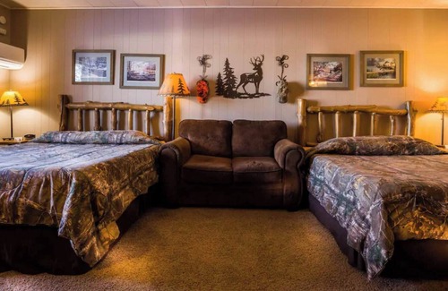 Rice Lake Cabin | Cozy Room 11 at Curriers Lakeview - Ideal for Families