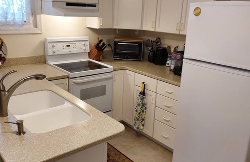 York Beach Condo | Experience Ocean Views at Sea Snug Condo by Long Sands Beach