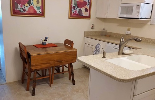 York Beach Condo | Experience Ocean Views at Sea Snug Condo by Long Sands Beach