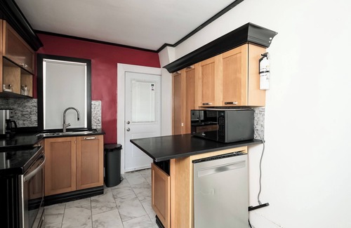 Bridgeview Apartment | Enjoy lovely view of Detroit River