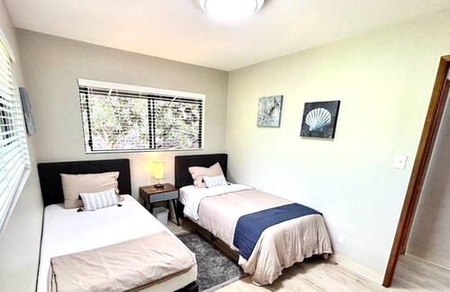 Kealakekua House | Enjoy Mac Nut Farm living! Enjoy all the mac nuts your heart desires!
