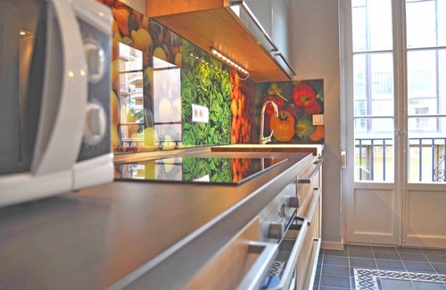 Ensanche Centro Apartment | Experience Malaga's Comfort with Spa and Breakfast Included