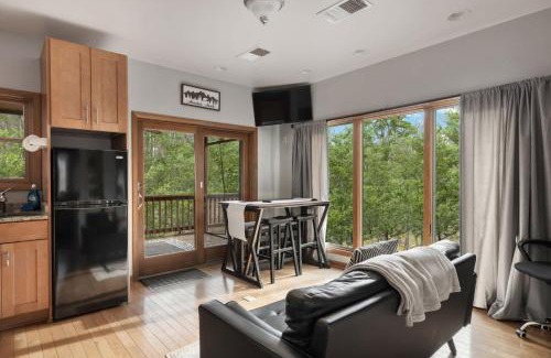 The Woods House | Enjoy Mountain Views Fire Pit Grill Deck & WiFi