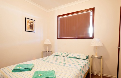 Leeman House | Experience Ocean Views with Fishing and Pet-Friendly Stays