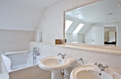 St Wenn Cabin | Relax in Open Plan Living with Private Terrace in Cornwall