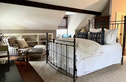 Redding House | Experience Family-Friendly Comfort at Carriage House Retreat