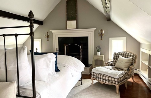 Redding House | Experience Family-Friendly Comfort at Carriage House Retreat