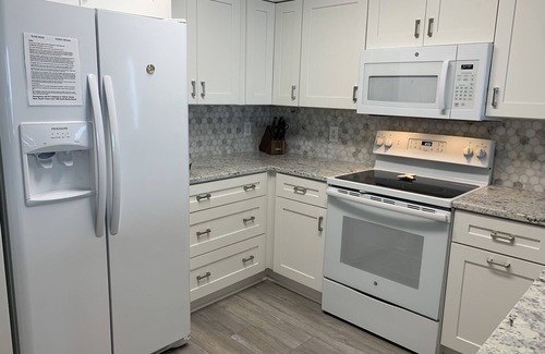 Crescent Beach Condo | Beachfront Bliss: Top-Rated Stay with Ocean Views & Spa
