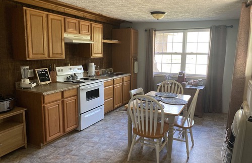 Gordo Cabin | Experience a Lakefront Retreat Near The University of Alabama