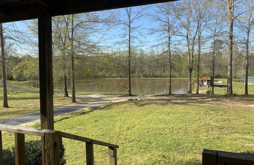 Gordo Cabin | Experience a Lakefront Retreat Near The University of Alabama