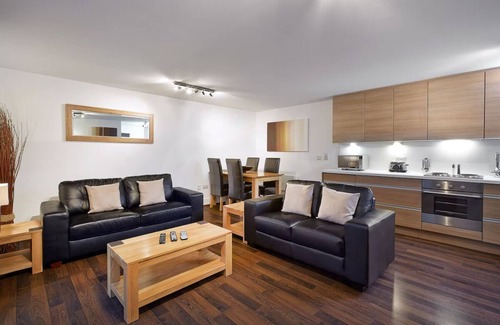 Basingstoke Apartment | Enjoy Panoramic Views at Modern One-bedroom Apartment in Central Basingstoke
