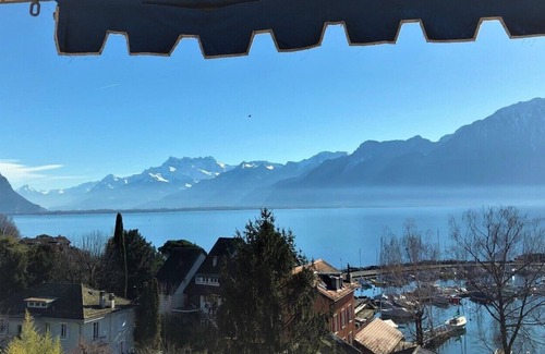 Montreux Apartment | Scenic Lakeside Retreat: Pet-Friendly Flat with Ocean Views