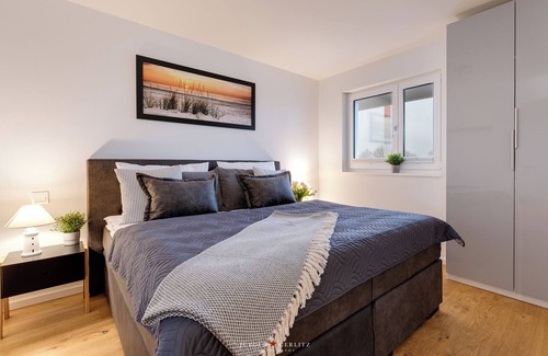 Olpenitz Apartment | Enjoy - parking space, balcony, washing machine, 1st row on the water, harbor view