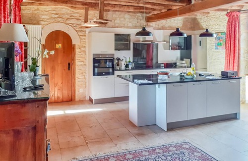 Gindou House | Ideal 5-Bedroom Retreat in Gindou with Unique Amenities