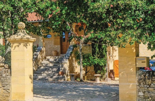 Gindou House | Ideal 5-Bedroom Retreat in Gindou with Unique Amenities