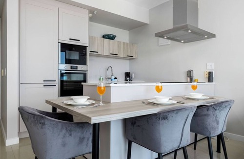 Palm Beach Condo | Enjoy peace of mind at Mi casa Su casa - Ocean view Condo