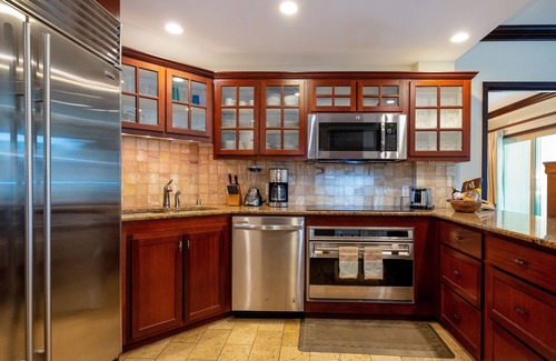 Wailua Condo | Unwind at Beachfront Resort: Top-Rated with Ocean Views