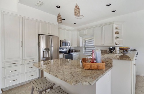 Falcons Glen House | Experience Exclusive Golf Course Access in Naples Home