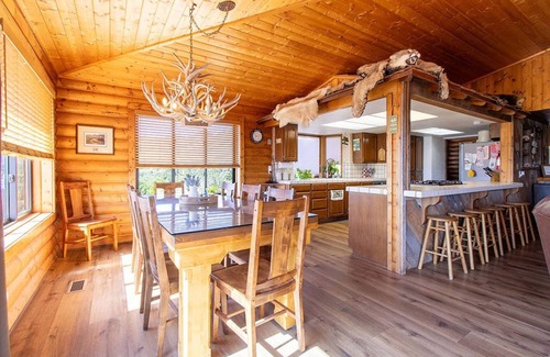 New Harmony Cabin | Discover Mountain Views and Privacy at Our Idyllic Ranch