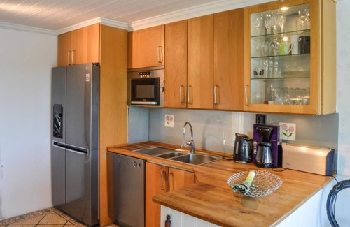 Dalaro House | Relaxing Sea View Vacation Home with Jacuzzi and Spa
