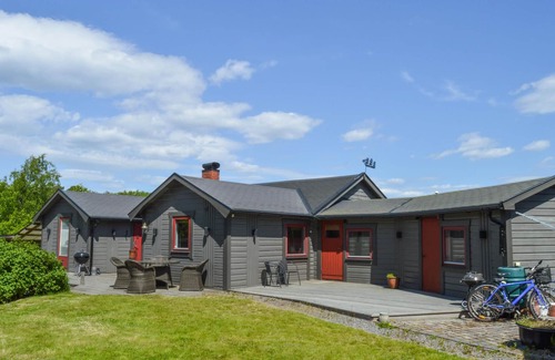 Dalaro House | Relaxing Sea View Vacation Home with Jacuzzi and Spa