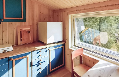 Oyeren House | Relaxing Days Await at Lake Gjeddevann with Spa & Kitchen