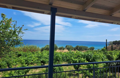 Pylos-Nestoras House | Seaside Escape in Messenia: Guest Rated 9.8, Pet Friendly