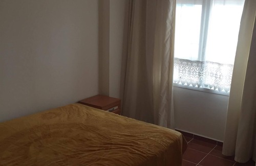 Mahmutlar Apartment | Relax by the Ocean: Beachfront Views from Your Balcony