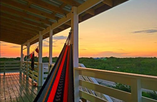 San Pedro House | Experience SecretBeach Sunsets at a 3BR Pet-Friendly Home