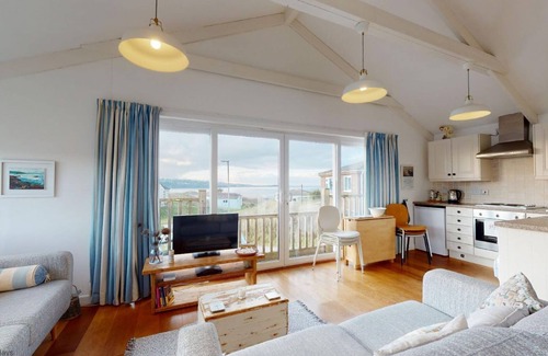 Hayle Cottage | Relaxing Retreat with Ocean Views & Family-Friendly Amenities