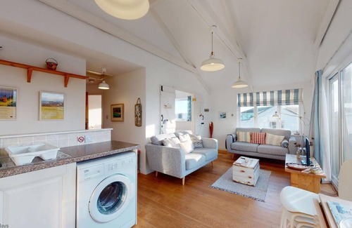 Hayle Cottage | Relaxing Retreat with Ocean Views & Family-Friendly Amenities