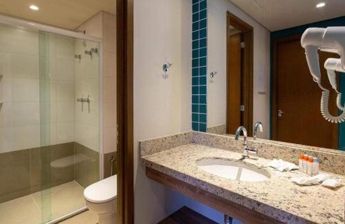 Olimpia Apartment | Unwind at Solar das Águas Olimpia with Oceanfront Views