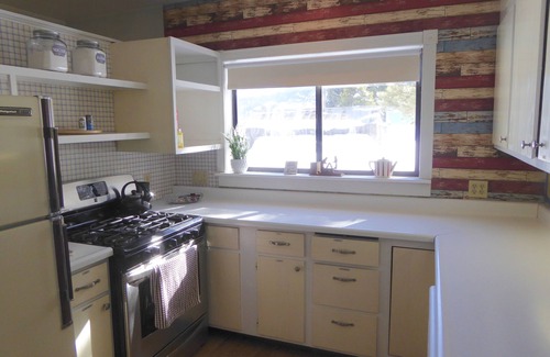 Silverton House | Historic Cottage Retreat with Ocean Views in Prime Location