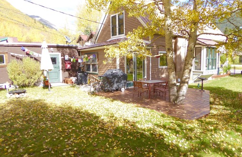 Silverton House | Historic Cottage Retreat with Ocean Views in Prime Location