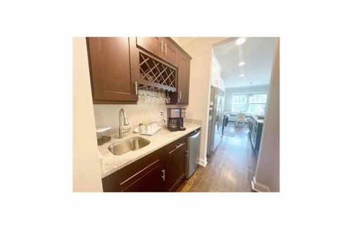 Charlotte House | Experience Modern Comfort in the Heart of the City