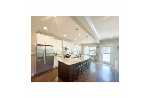 Charlotte House | Experience Modern Comfort in the Heart of the City