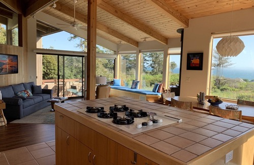 Sea Ranch House | Experience Fall Bliss at Ocean View Dog-Friendly Retreat