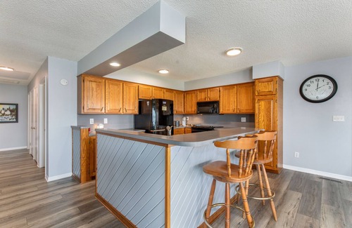 Grove House | Experience Enchanting Sunsets at Lakefront 2 BR Home