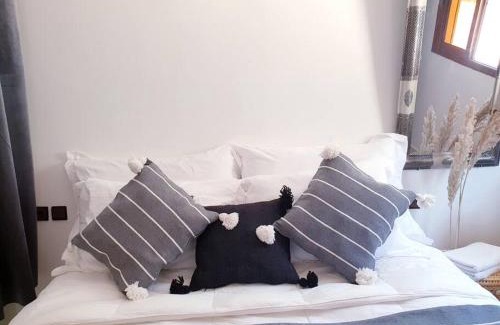 Sti Fadma Apartment | Relaxing Getaway at Romantic Sunset Guest House