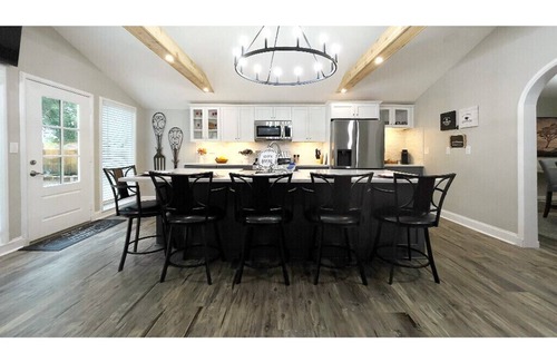 Westfield House | Experience the Ambiance of Poplar Cottage at Grand Park