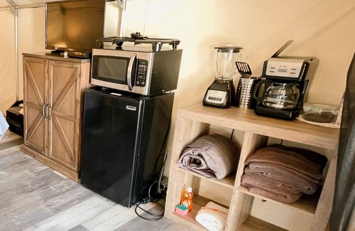 Prairie Lea Cabin | Experience Comfort by the San Marcos River with Pool & Spa