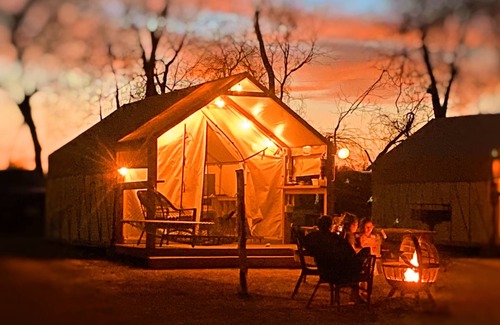 Prairie Lea Cabin | Experience Comfort by the San Marcos River with Pool & Spa