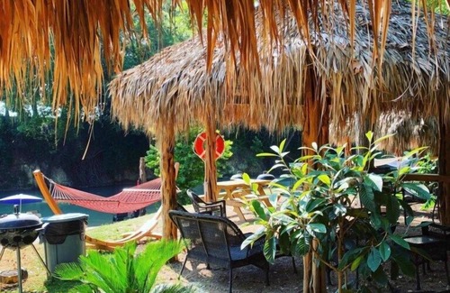 Prairie Lea Cabin | Cozy Cabin Retreat by the Beautiful San Marcos River