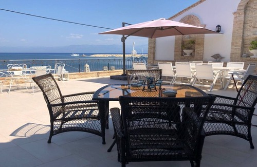 Koroni House | Experience the Beauty of Koroni with a Cozy Kitchen Retreat