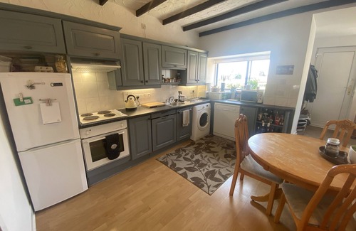 Dunfermline House | Experience the City Pulse, Return to Your Serene Retreat