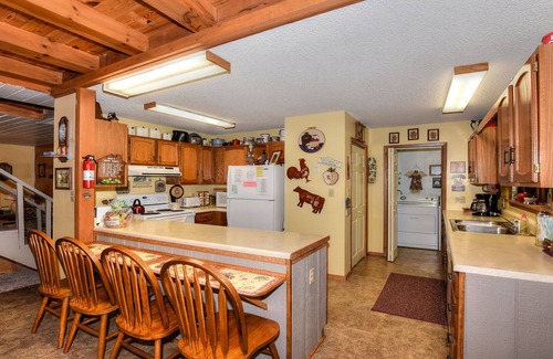 Maggie Valley Cabin | Relaxing Creekside Retreat with Spa and Family Cabins