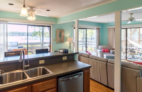 Oriental House | Experience Gorgeous Creek Views at Tranquil Waters Cottage