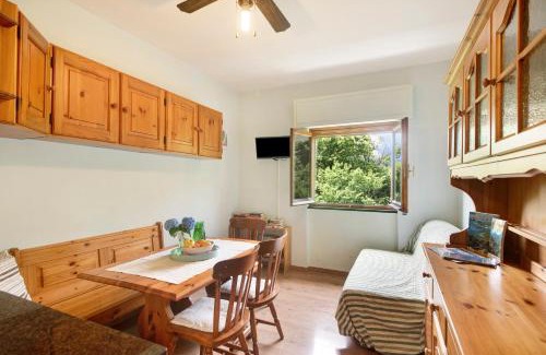 Moconesi Apartment | Relax at The Green Collina e Mare - Family-Friendly Retreat